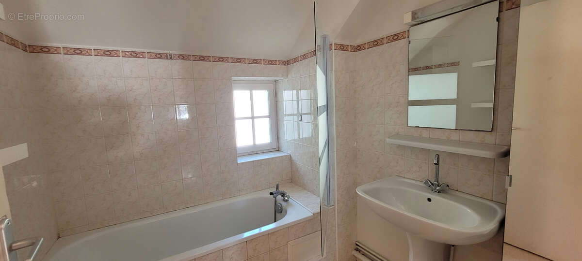 Maison à CHAMPIGNY-SUR-VEUDE