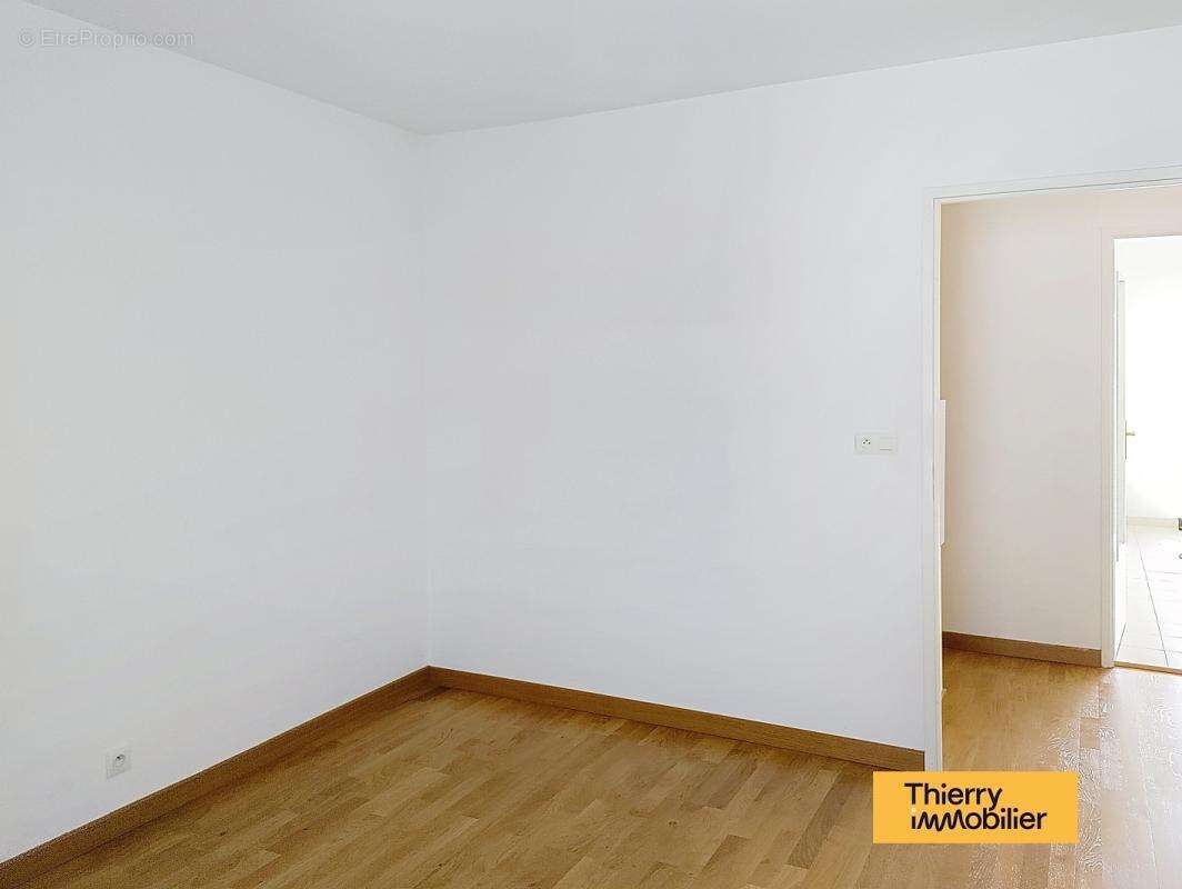 T3 spacieux avec balcon - bout des pavés - photo 9
