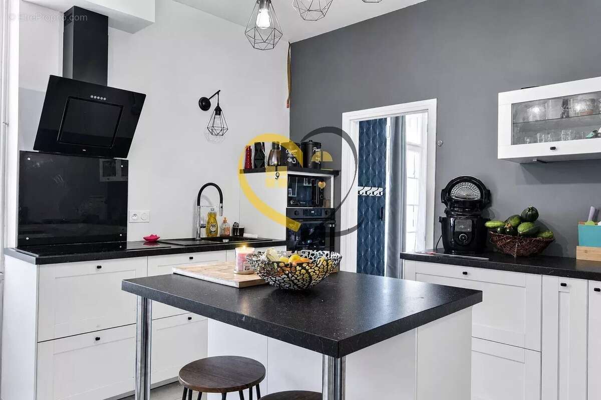 Maison familiale de 237 m² avec piscine – Chéry (18) - photo 5
