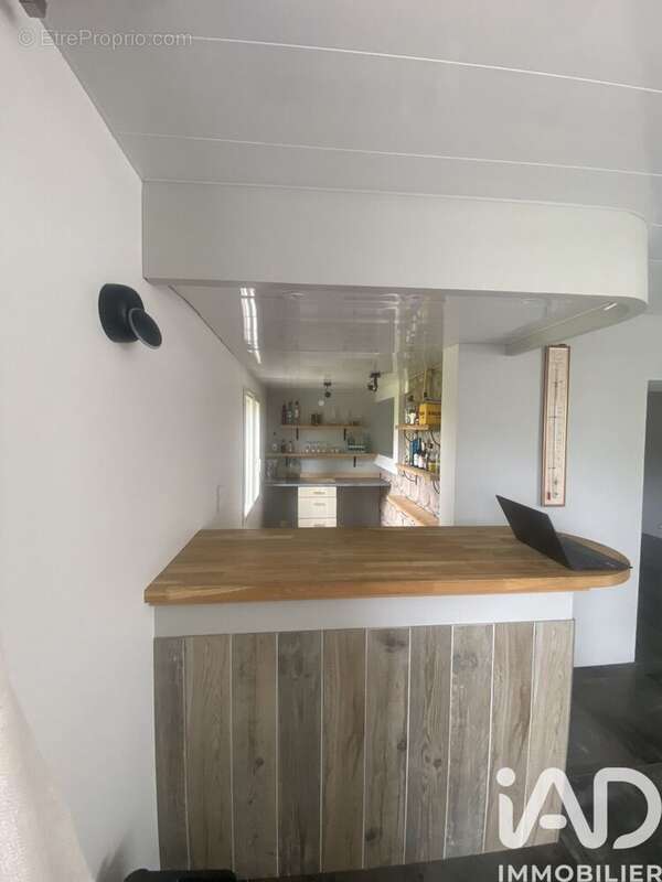 Maison 241 m² à Montaignac-Saint-Hippolyte  - photo 9
