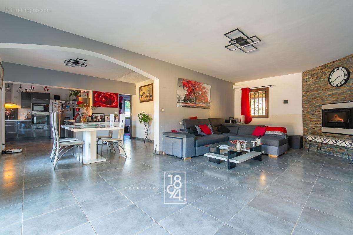 Maison à SAINT-ZACHARIE