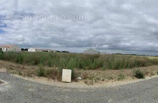 Terrain à SAINT-JEAN-DE-LIVERSAY