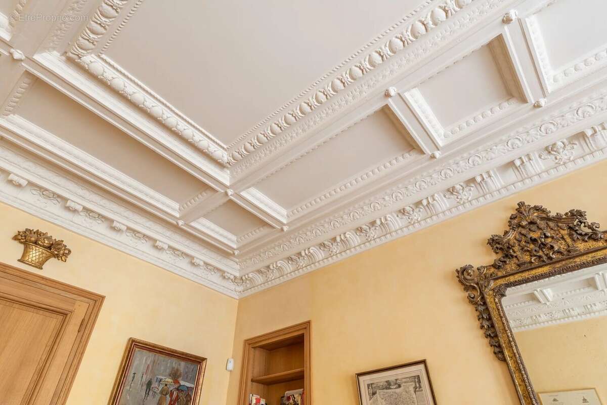Appartement à PARIS-8E