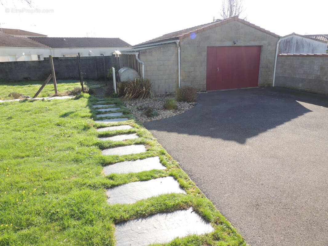 Maison à SAINT-MARTIN-DES-NOYERS
