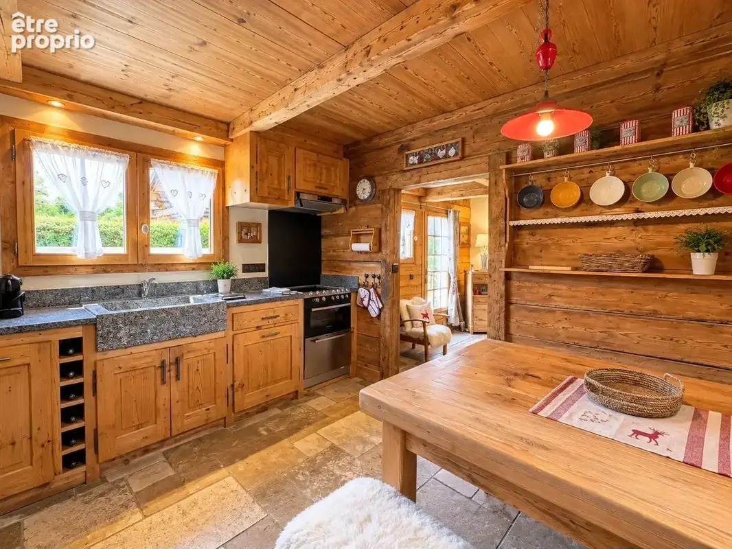 Petit chalet alpin avec 500 m² de terrain en pleine propriété – Une propriété rare à Megève - photo 5