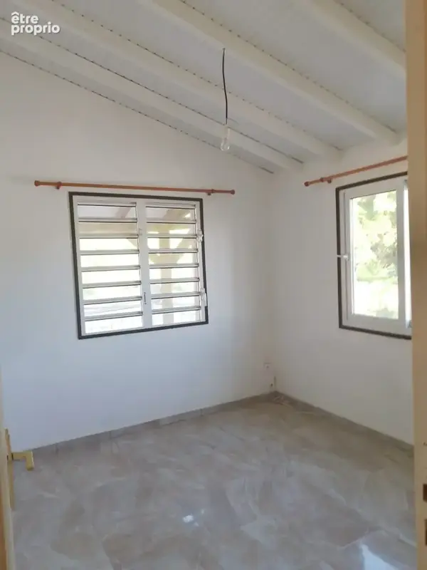  À VENDRE – Maison 2 niveaux à Baillif Guadeloupe, proche du centre et de toutes commodités - photo 4