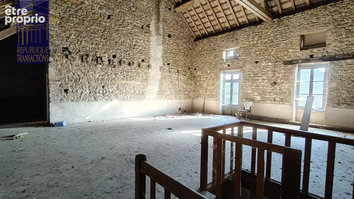 Authentique demeure en pierre avec dépendances et fort potentiel - photo 2