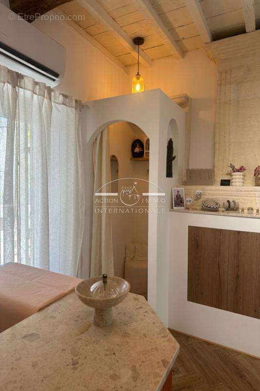 Commerce à SAINT-MARTIN-DE-CRAU