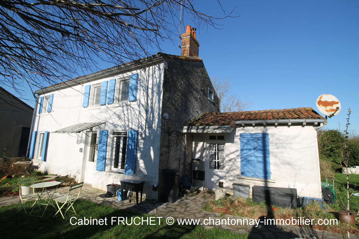 Maison à BAZOGES-EN-PAREDS