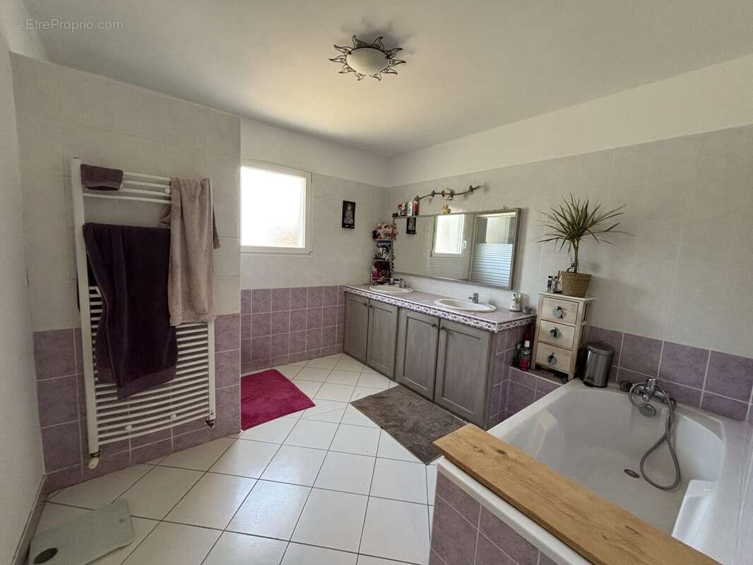 Maison 142 m² à Romans-Sur-Isere  - photo 6
