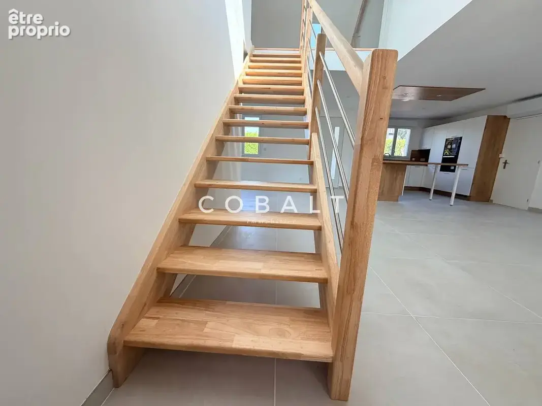 Maison familiale rénovée aux volumes généreux dans un cadre paisible. - photo 13