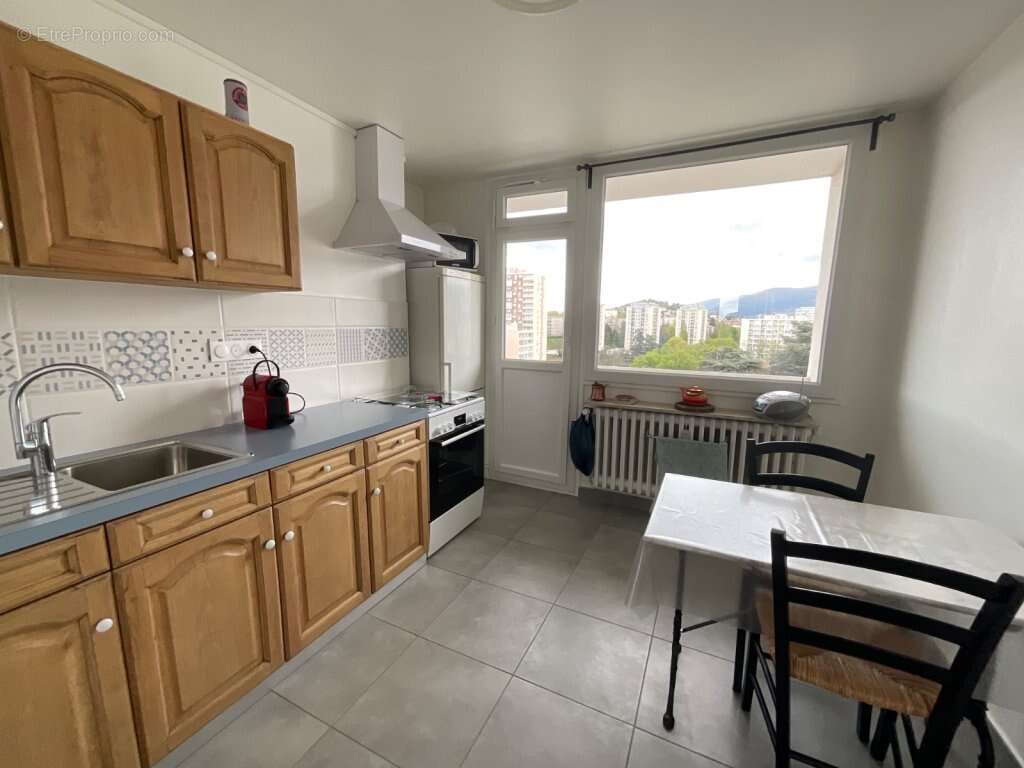 Saint-Etienne Monplaisir - Appartement T3 de 75m² - photo 4