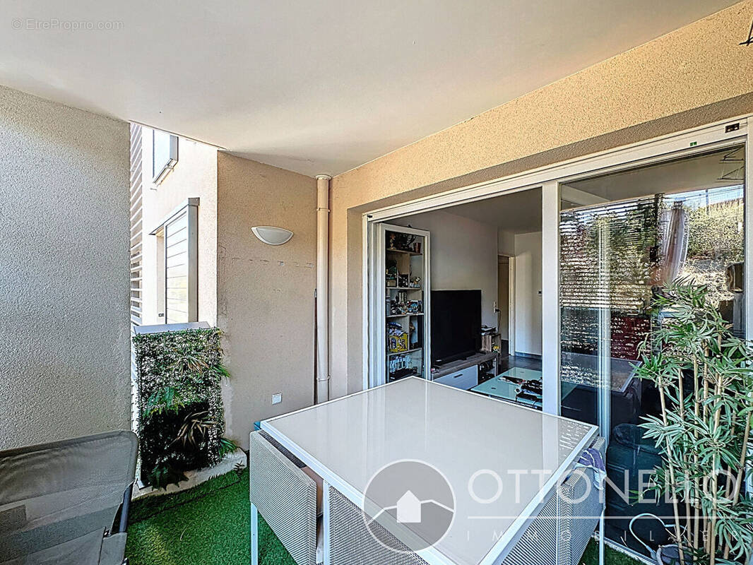 Appartement à ROQUEBRUNE-SUR-ARGENS