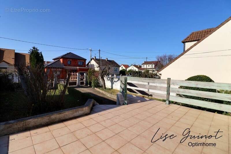 Maison à LES CLAYES-SOUS-BOIS