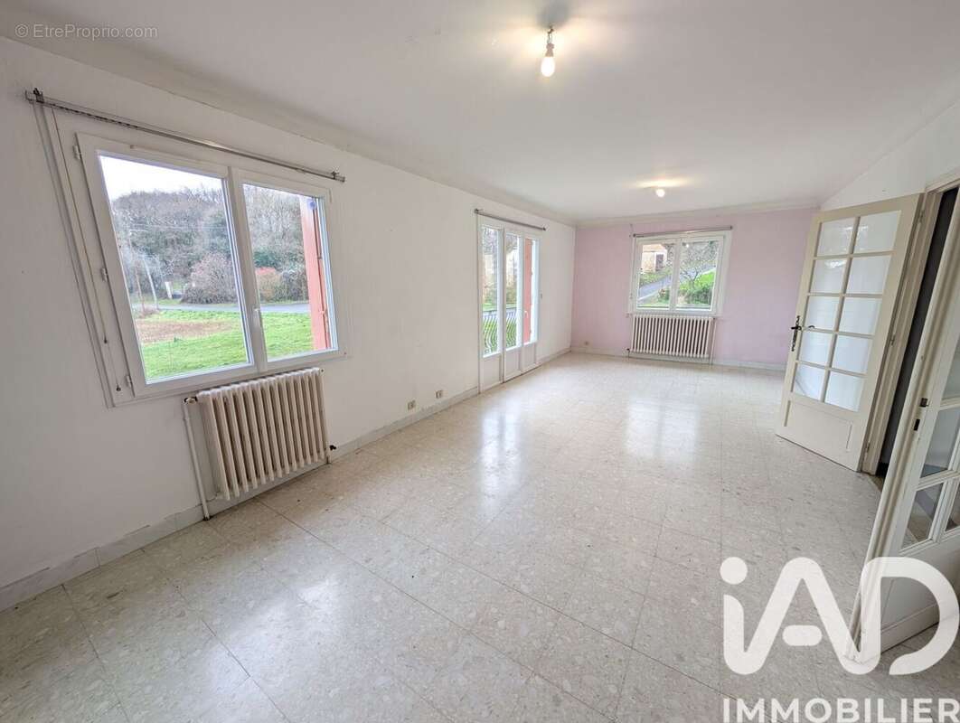 Maison 136 m² à Civaux  - photo 2