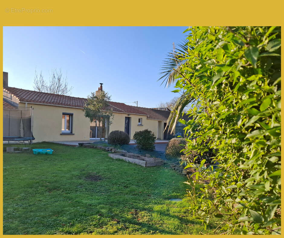 Maison à SAINT-HILAIRE-DE-CHALEONS