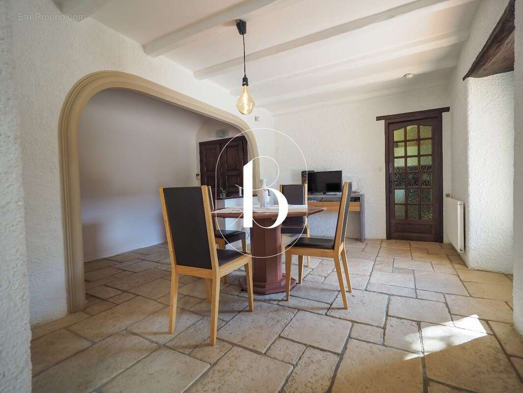 Maison à SAINT-VICTOR-LA-COSTE