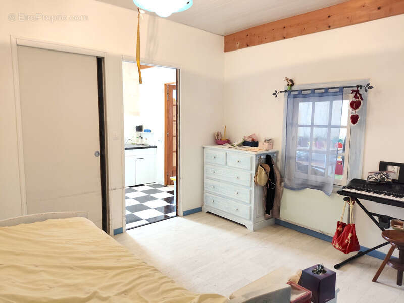 Charentaise rénovée 8 pièces – 300 m² – Preguillac - photo 13