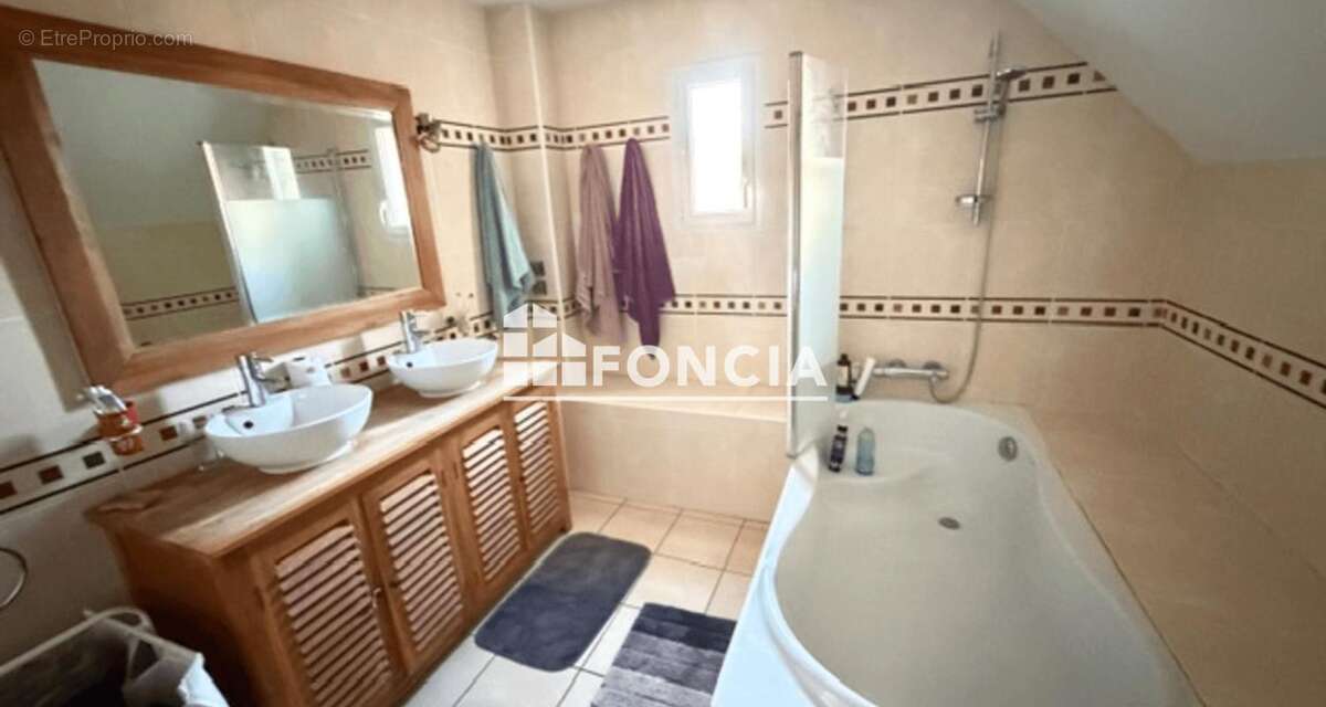 Propriété de charme au cœur d’un parc boisé d'environ 4 000 m² - photo 8
