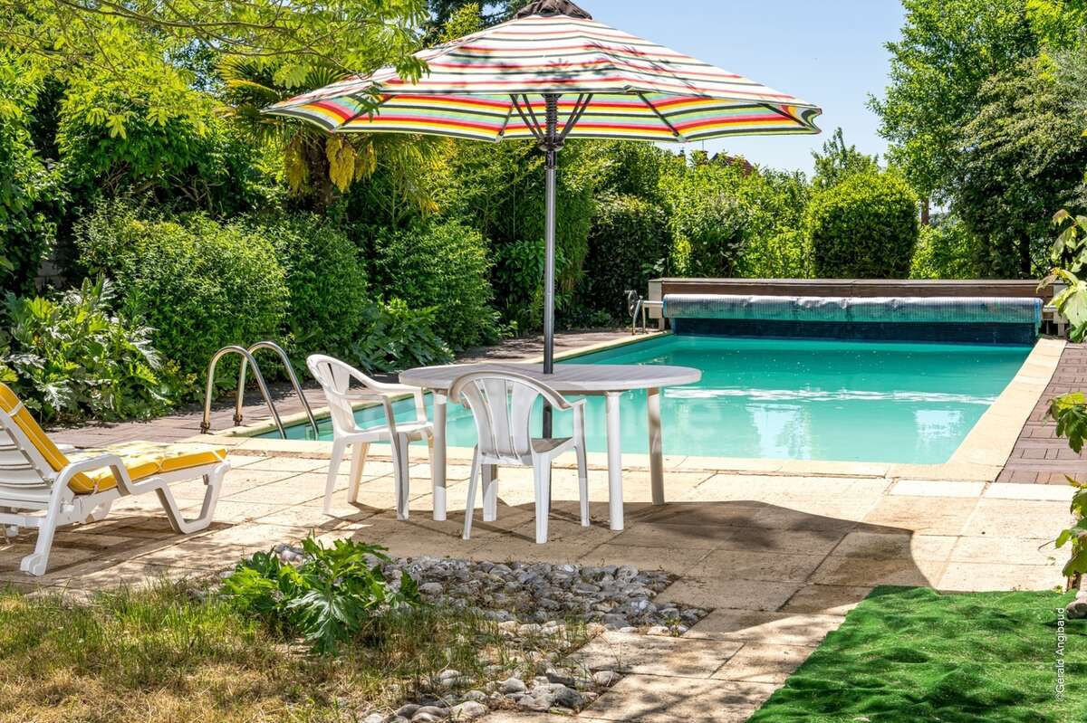 Propriete d'exception à vendre à SAUMUR (49400)  Panorama d'exception sur le château et la Loire - 328m² - 2278m²-piscine - photo 2