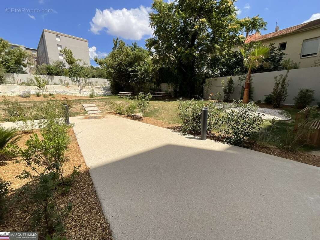 APT T4 offrant 80 m² avec terrasse 19 m² et parking au 5° étage avec ascenseur... - photo 15