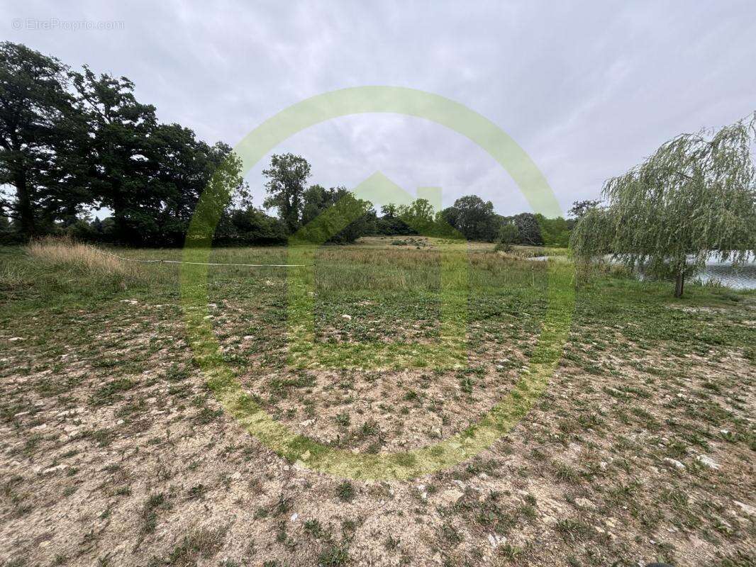 Terrain à CHENERAILLES