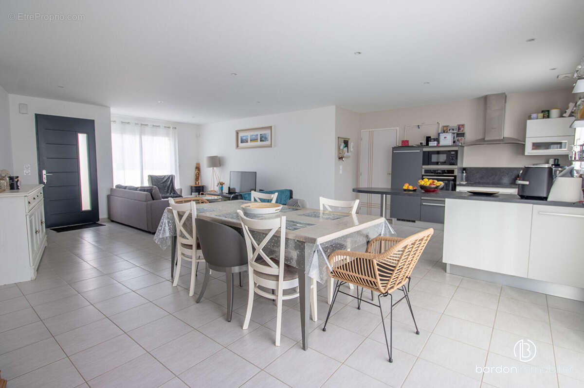 Maison à CHATEAUNEUF