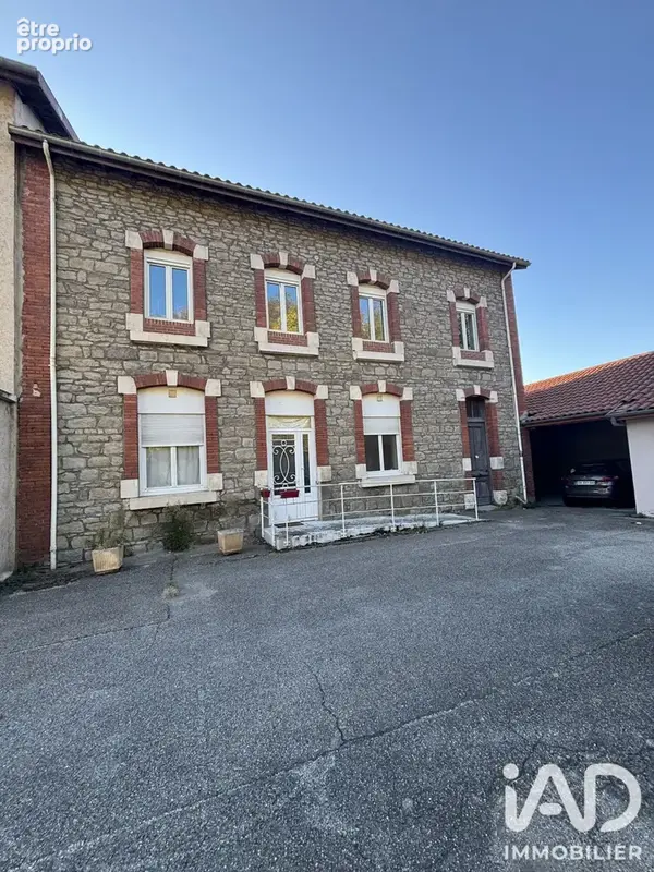 Photo 1 - Appartement à SAINT-JEAN-BONNEFONDS
