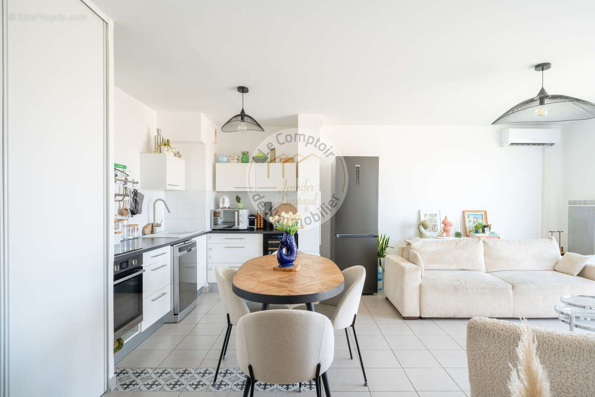 Saint anne: type 3 en dernier etage avec terrasse plein ciel - photo 4