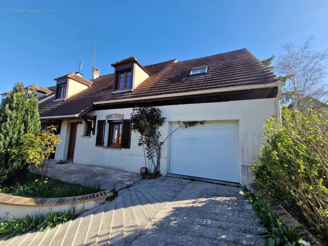 Maison à BRUYERES-LE-CHATEL