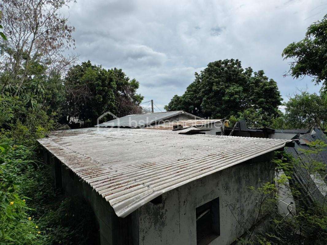 Terrain à SAINT-LEU