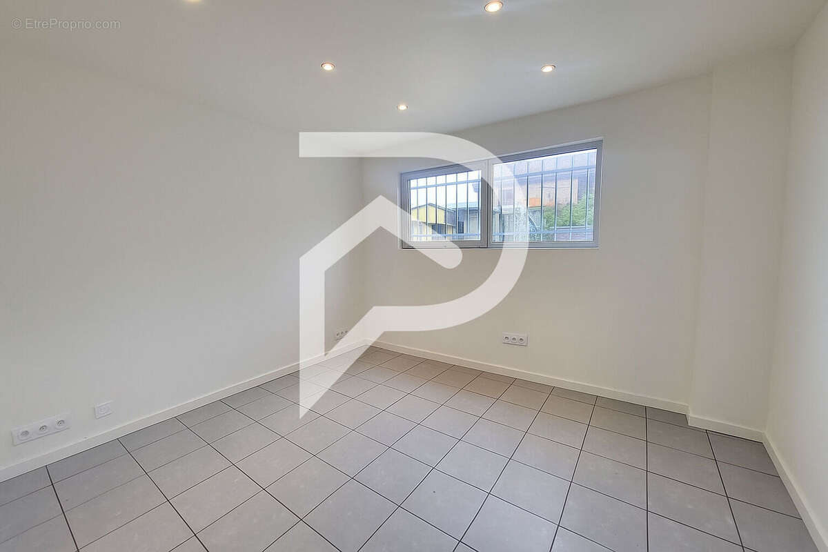 Commerce à VILLE-SOUS-LA-FERTE