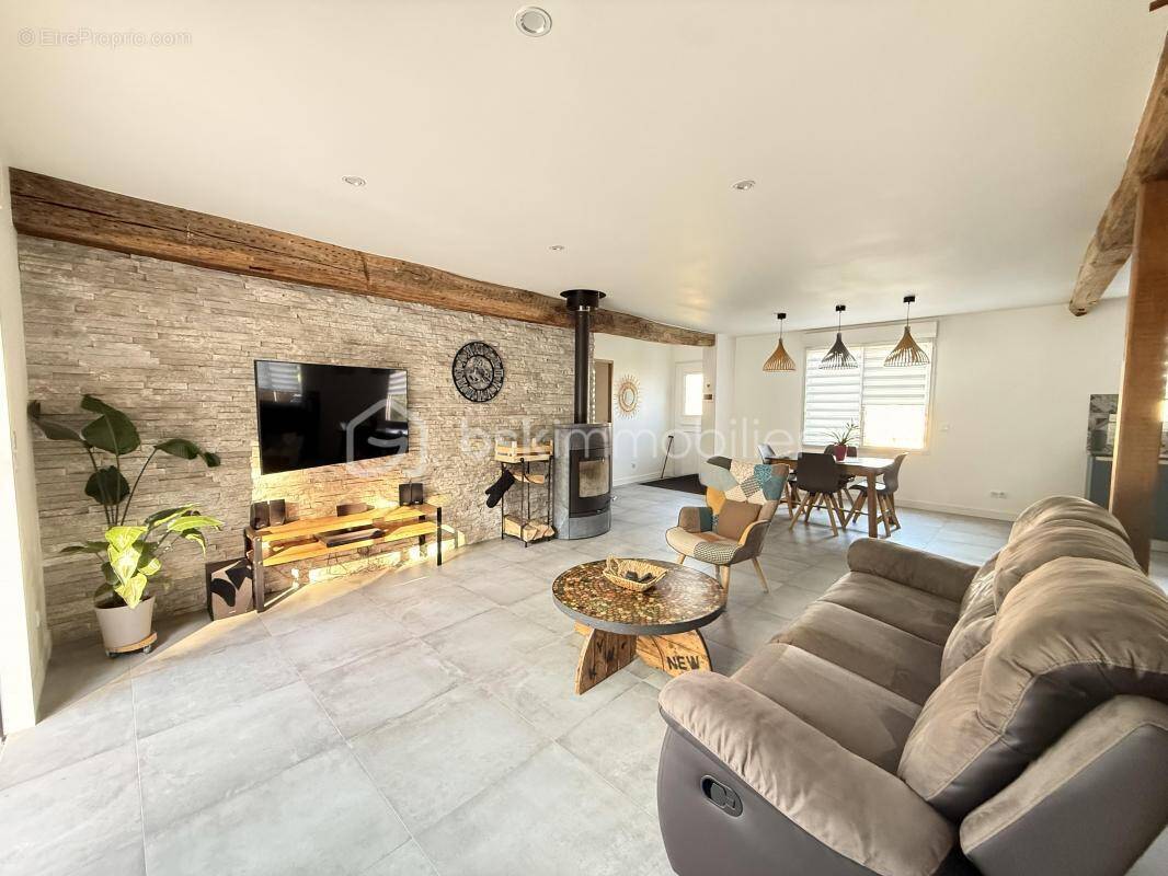 Maison à MONTIGNY-LENCOUP