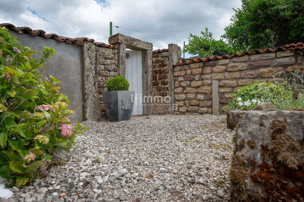 Maison à CHARMOIS-L'ORGUEILLEUX