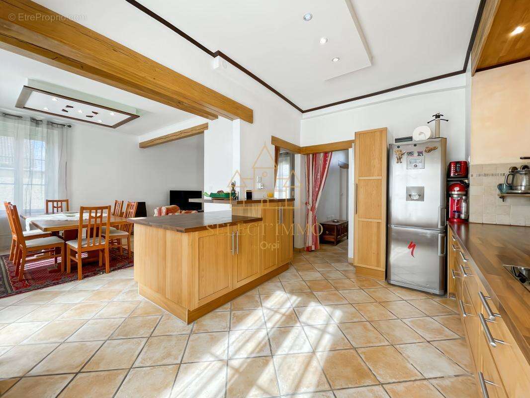Authentique maison de 237m² rénovée avec goût - photo 6