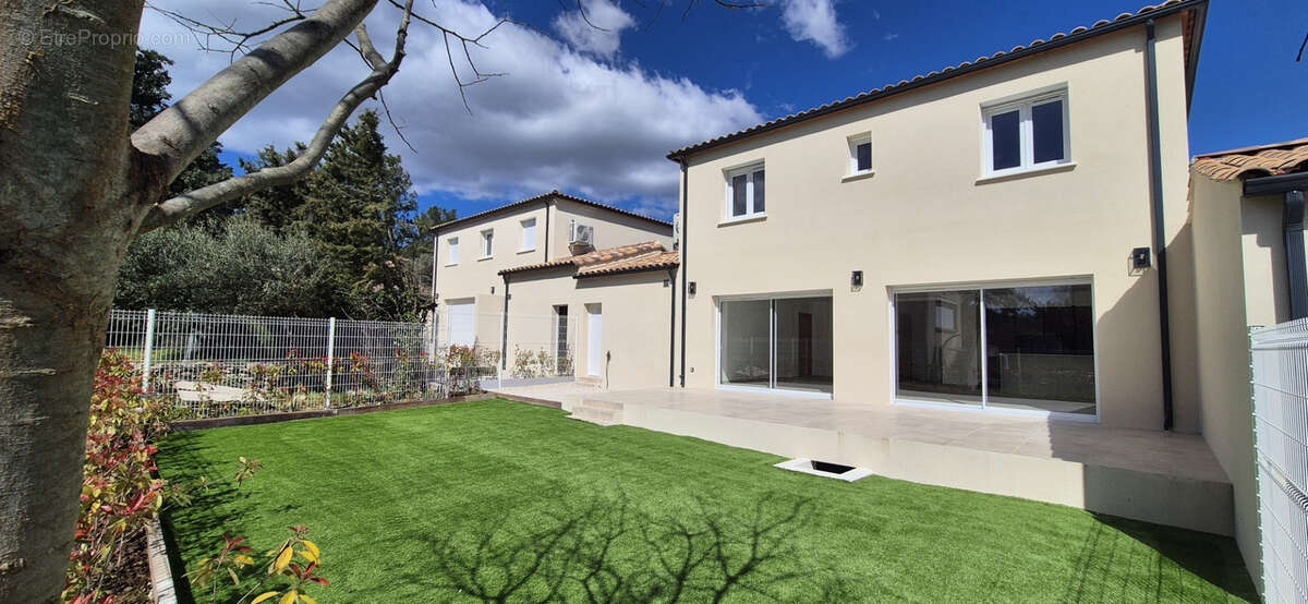 Maison à VILLEVIEILLE