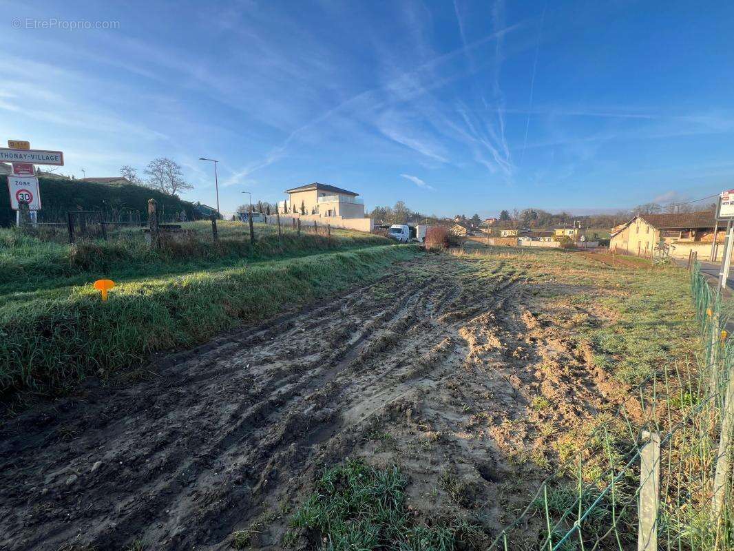 Terrain à CAILLOUX-SUR-FONTAINES