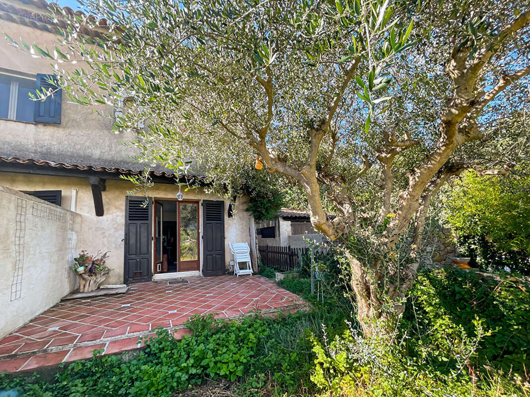 Appartement à MOUANS-SARTOUX