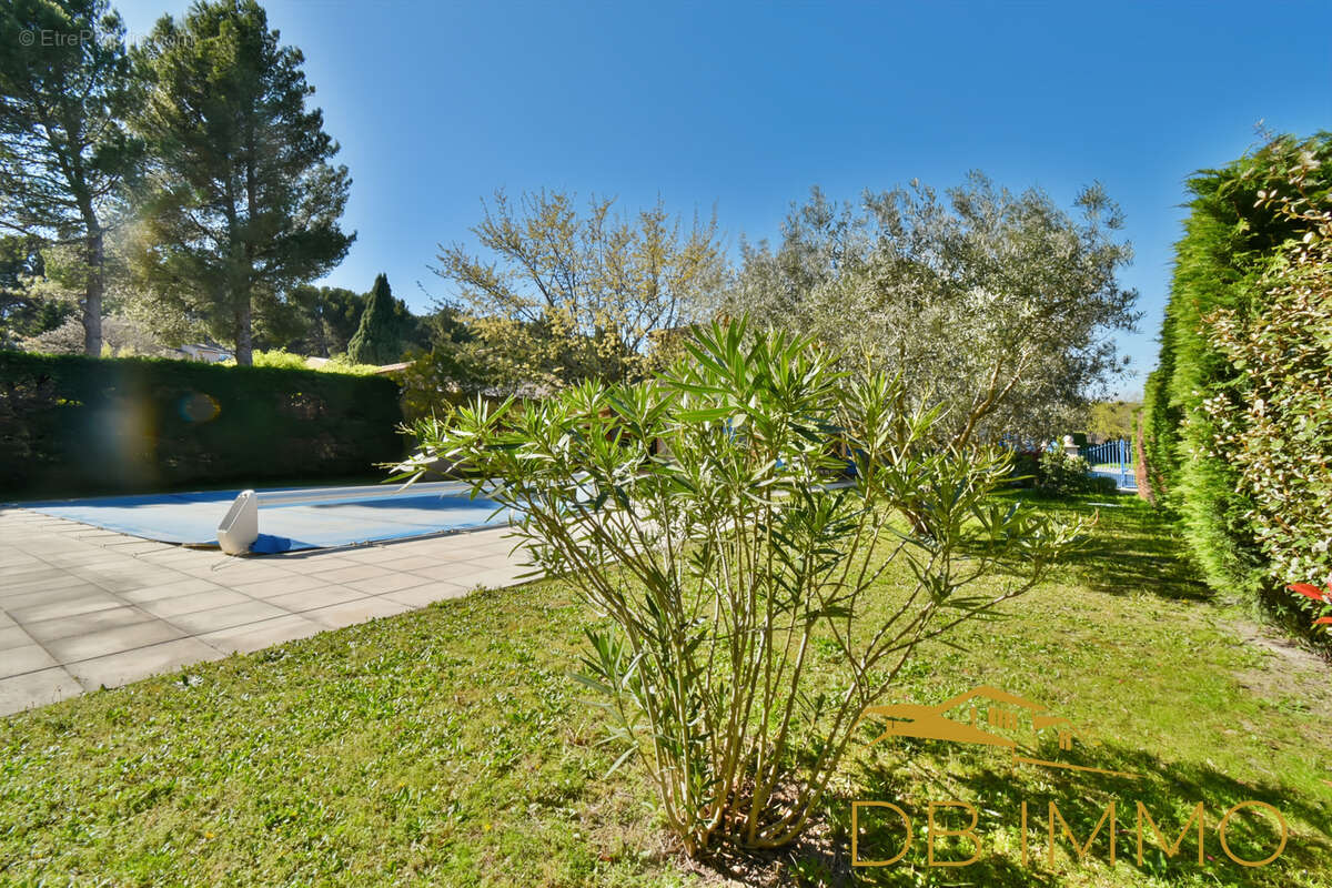 Maison à CHATEAUNEUF-DE-GADAGNE