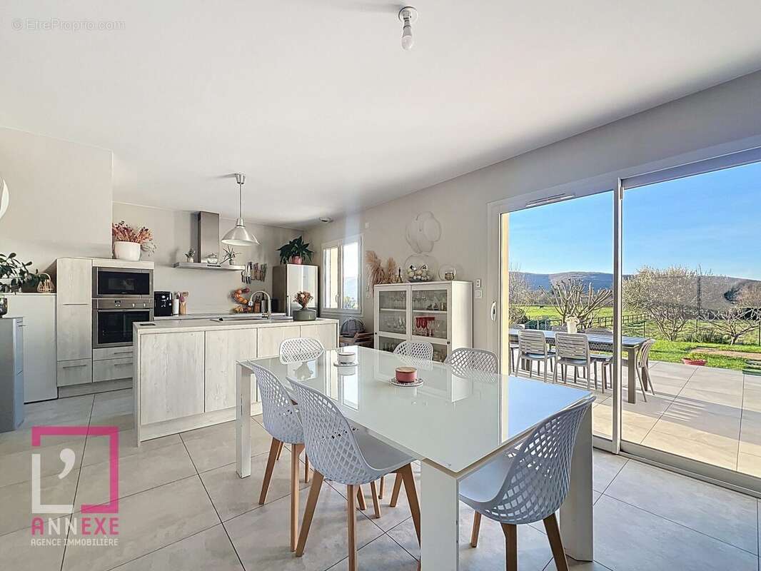 Maison à FONTAINES-SAINT-MARTIN