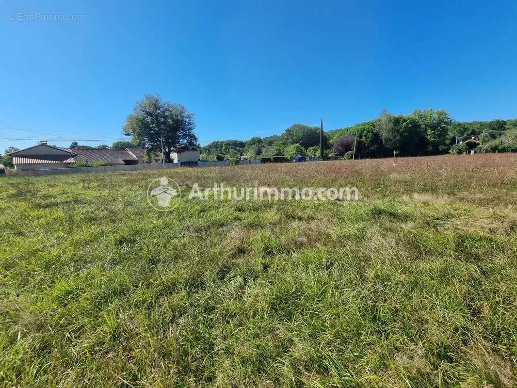 Terrain à ANNESSE-ET-BEAULIEU