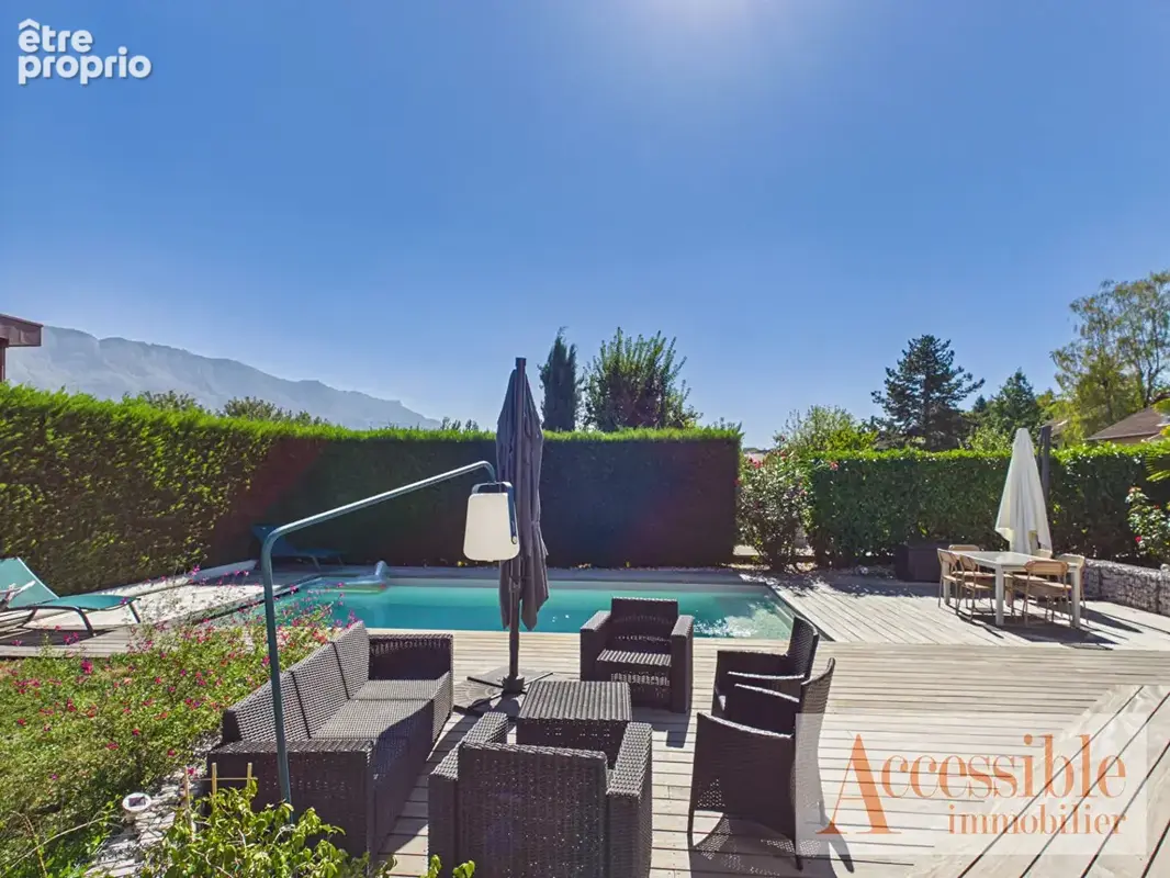 Villa contemporaine avec piscine - 5 pièces (s) - 141.54 m² - photo 2