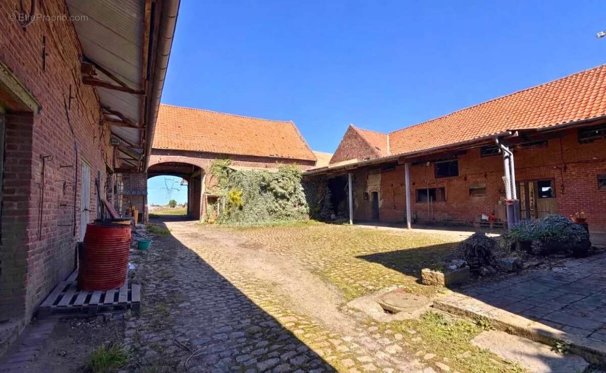 Maison à COUTICHES
