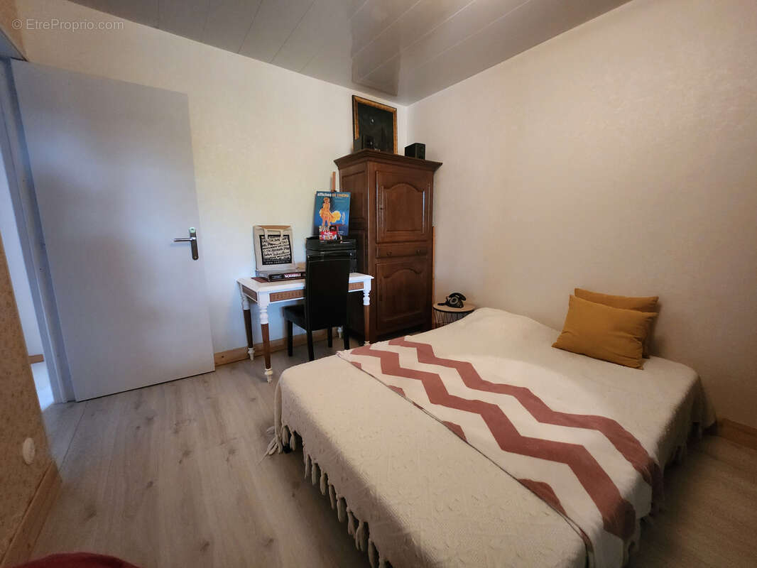 Maison avec 3 chambres dont une parentale, grande dépendance de 89m2 et spa intérieur. - photo 17