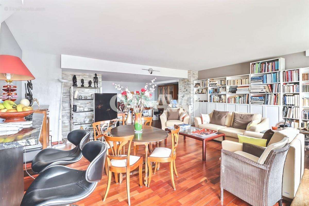 Appartement à PARIS-14E