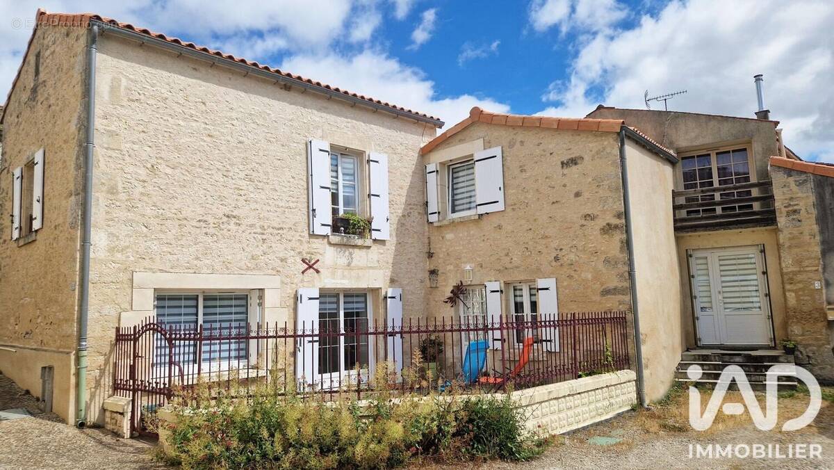 Photo 1 - Maison à XANTON-CHASSENON