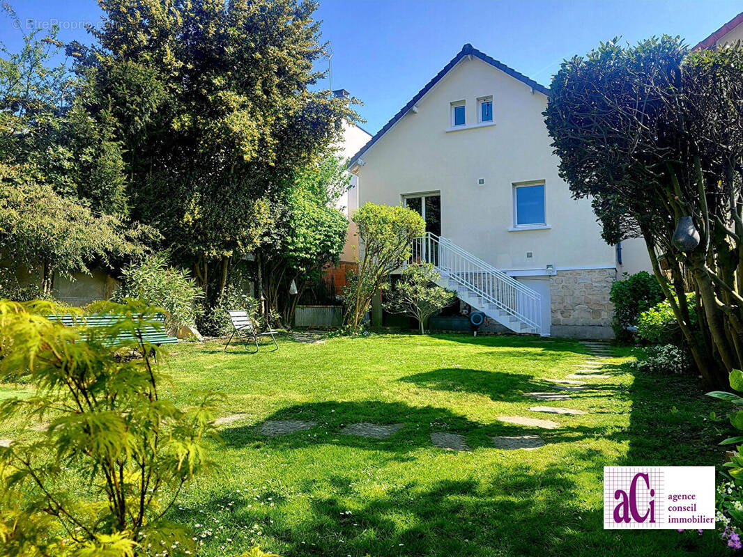 Maison à L'HAY-LES-ROSES