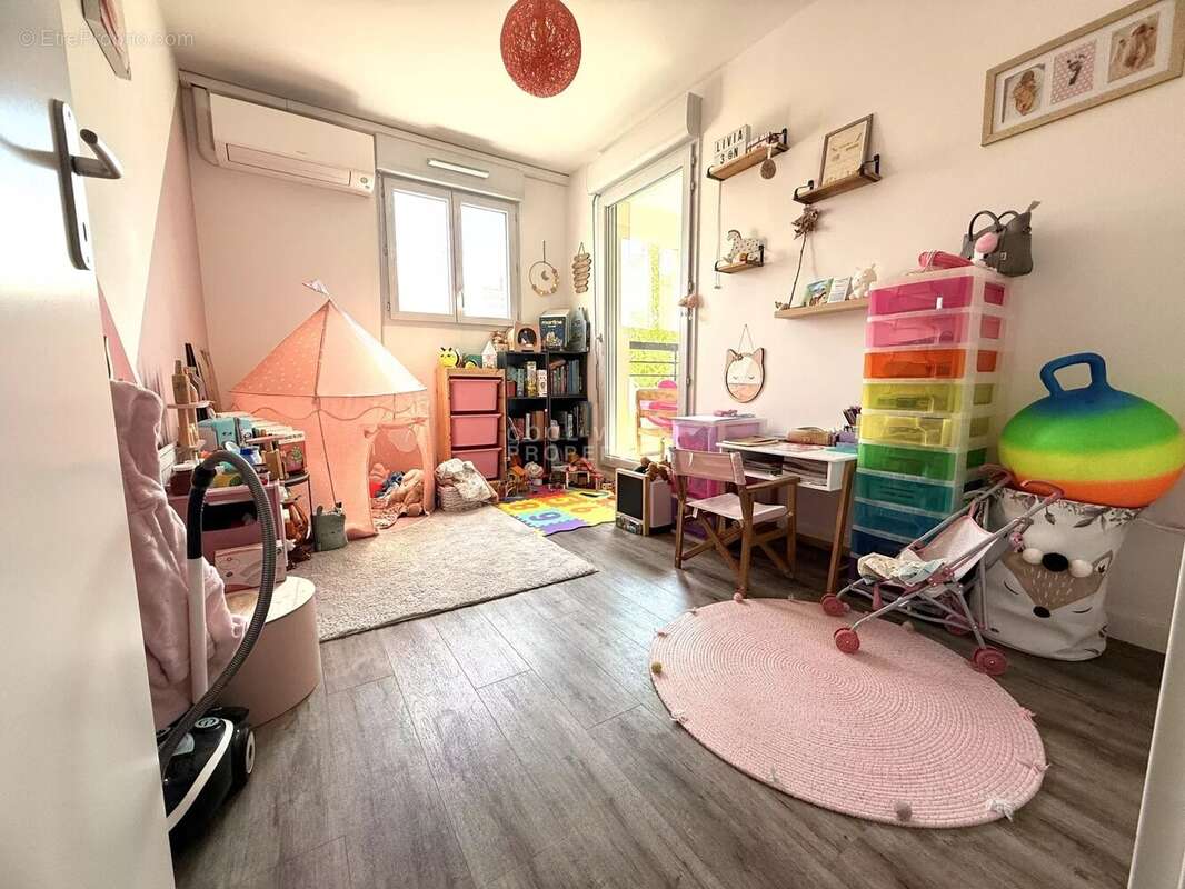 Appartement à MOUANS-SARTOUX