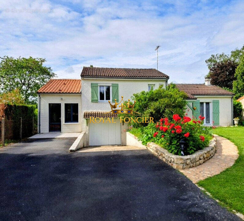 Pavillon indépendant de 133 m2 avec sa véranda - Maison à CHATELLERAULT