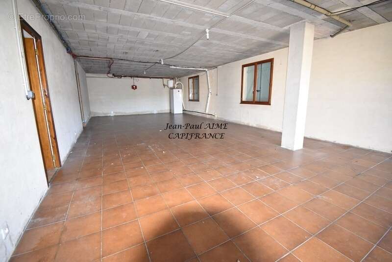 Maison à SAINT-JULIEN-DE-PEYROLAS